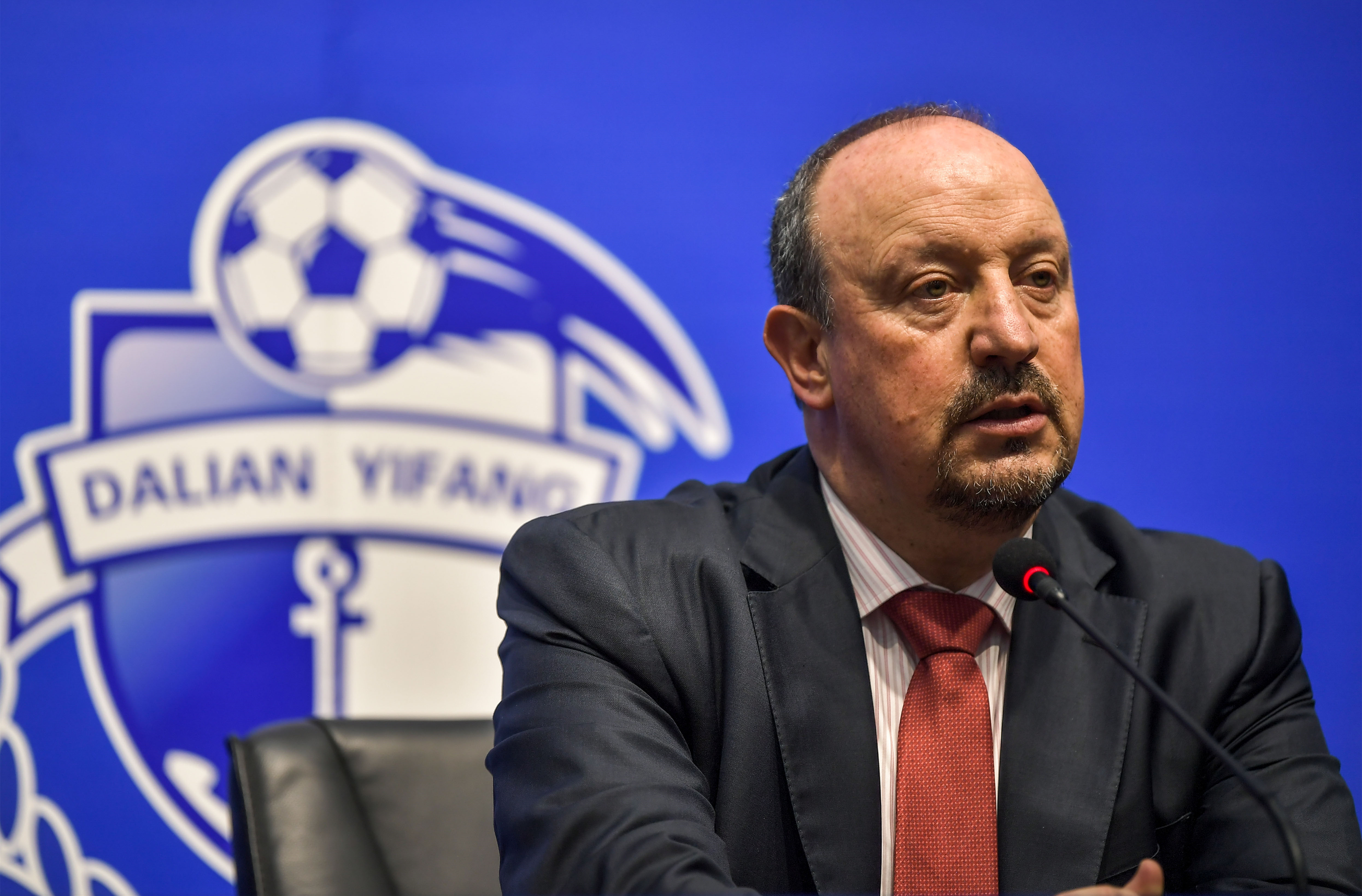 丹佛掘金迎中超关键赛；冲刺阶段回应争议；更衣室稳定；团队化学反应显著的简单介绍